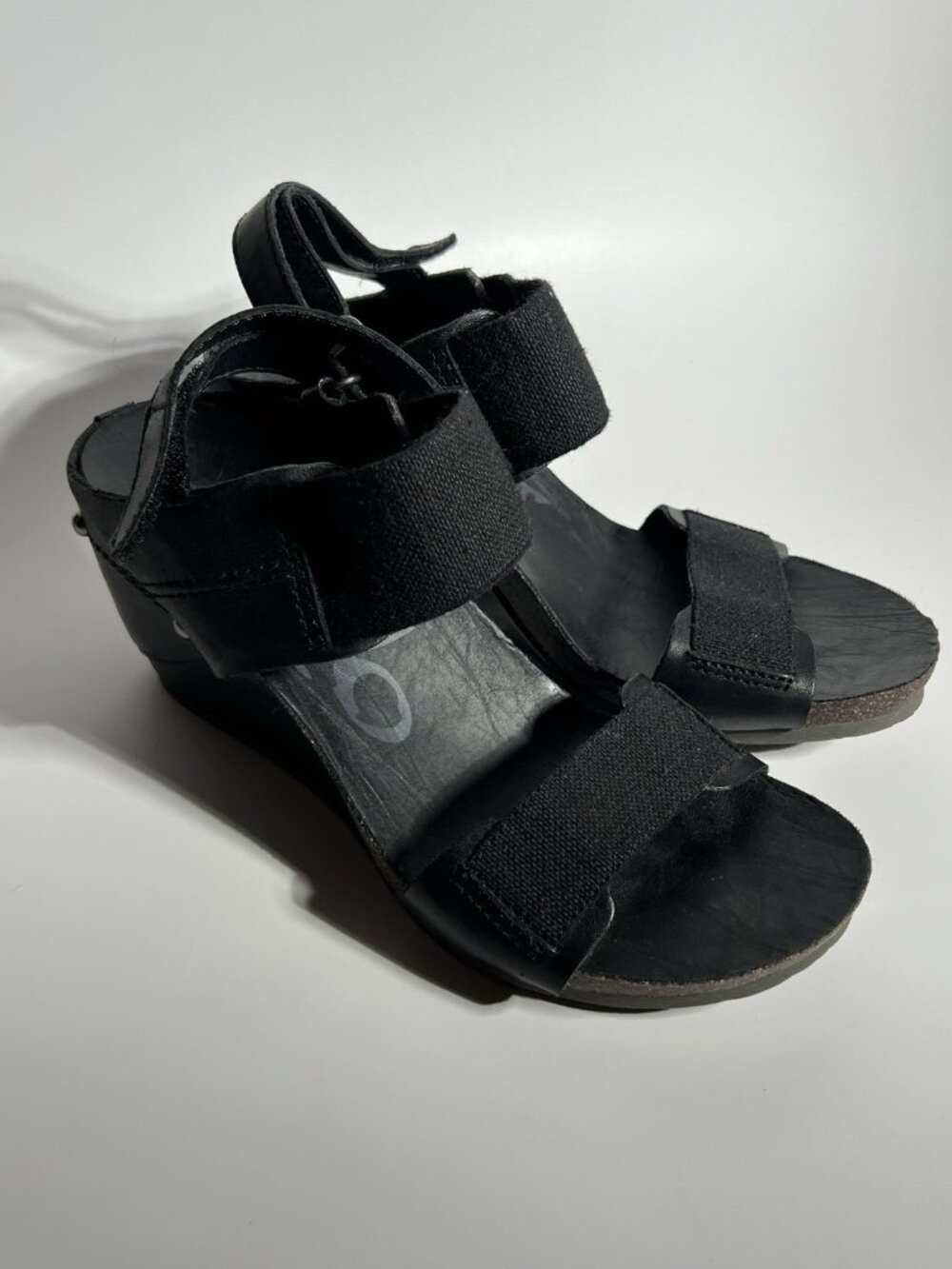 OTBT Trailblazer Women’s Black Leather Wedge Sandals Size 8.5M